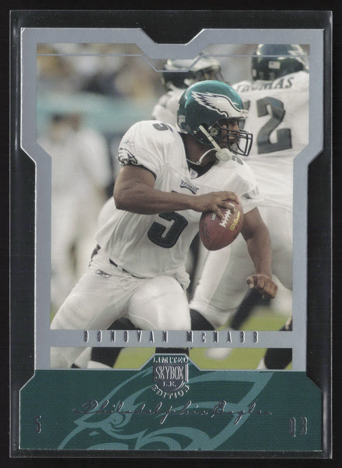 2004 SkyBox LE #54 Donovan McNabb Gold #/150